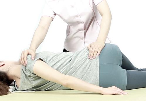 허리 통증을 완화하는 최적의 자가 마사지 기술
